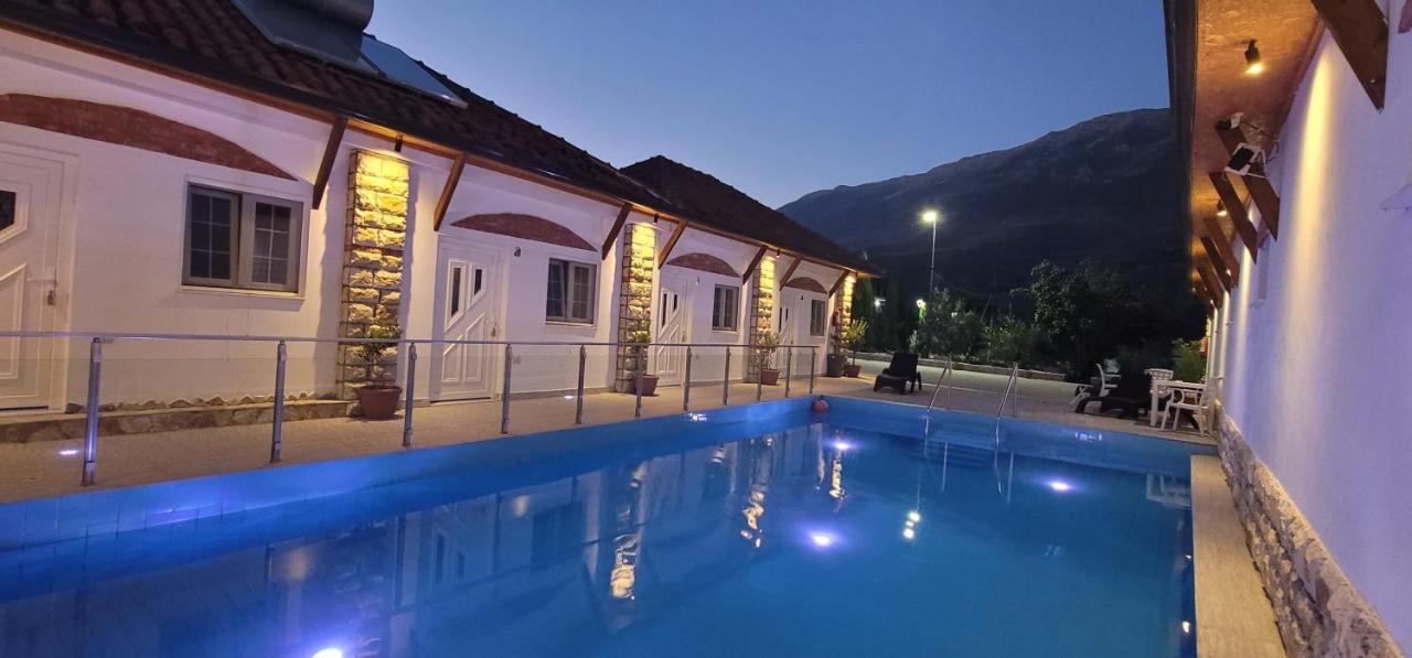 Guesthouse Lord Byron Tepelene Exterior foto